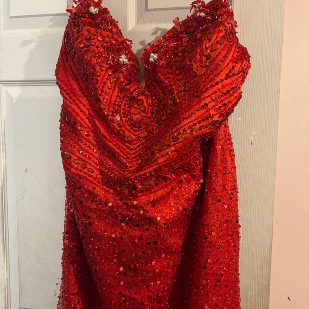 Elegant Beaded Evening Gown (Red) - Picture 5 of 9